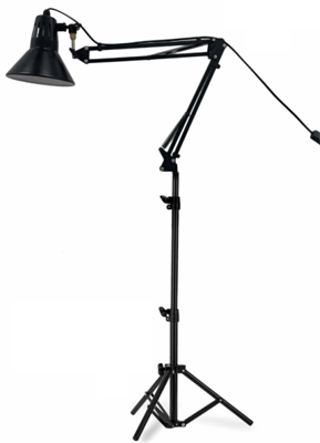 Напольная лампа с черным абажуром на пантографе на штативе 0280480