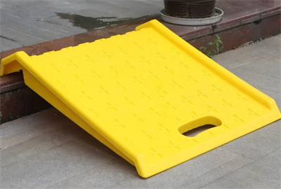 Пандус накладной грузоподъемный КОМПАКТ 70х70 см, жёлтый (для порогов высотой до 20 см) 0282789