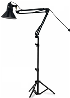 Напольная лампа с черным абажуром на пантографе на штативе 0280480